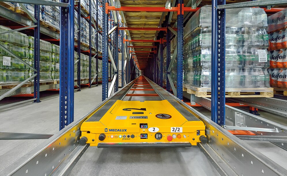 Eleven Pallet Shuttles are sufficient to optimally serve the 195 channels installed in the Santa-Trans logistics centre
