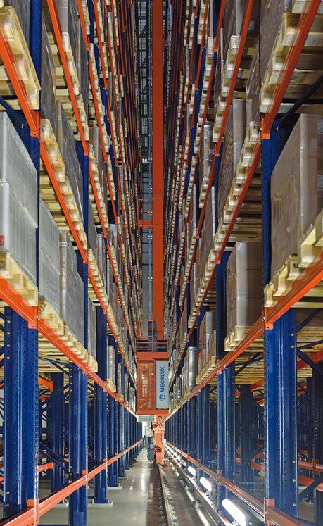 The stacker cranes handling the pallets stored in double-deep racks