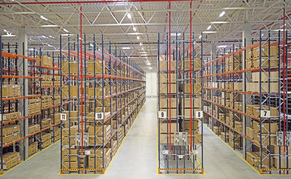 All the levels have slotted shelves with electro welded mesh so that even the more fragile load units can be deposited without risk of pallet breakage