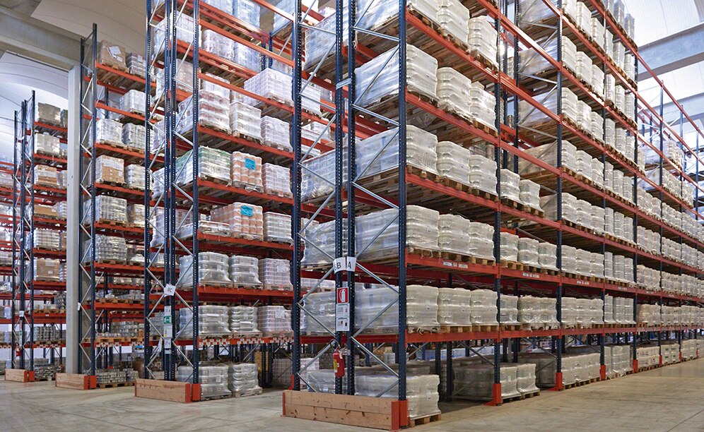 Direct access to the goods streamlines storage and extraction tasks for preparing orders