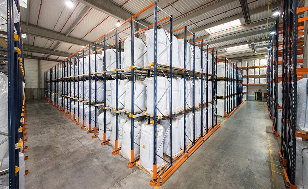 Drive-in pallet racking in the centre and conventional racking on both sides of the aisle