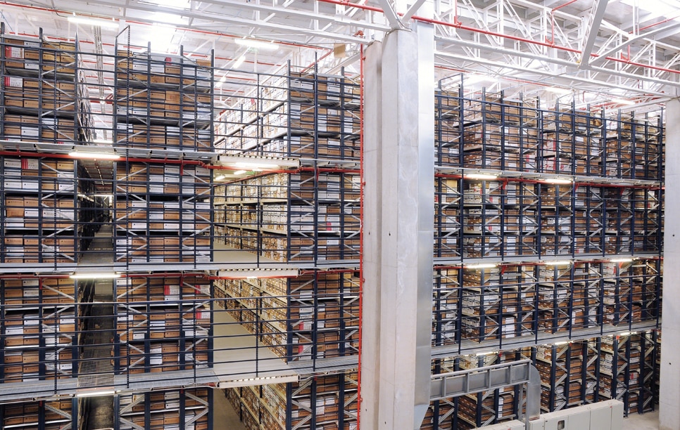Longitudinal rigid frames to reinforce the beams and columns on the four floors of the warehouse were also installed