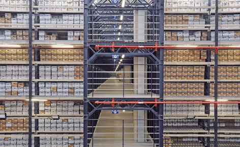 Earthquake-proof racking: installation with Mecalux conventional racking on the Pacific Rim