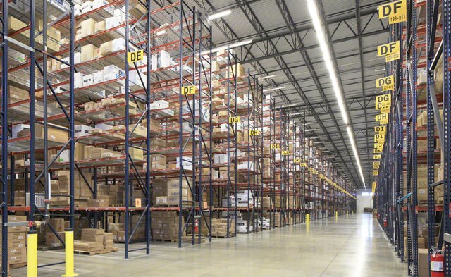 Pallet Racking offers the best solutions for warehouses with palletized products and a wide variety of goods