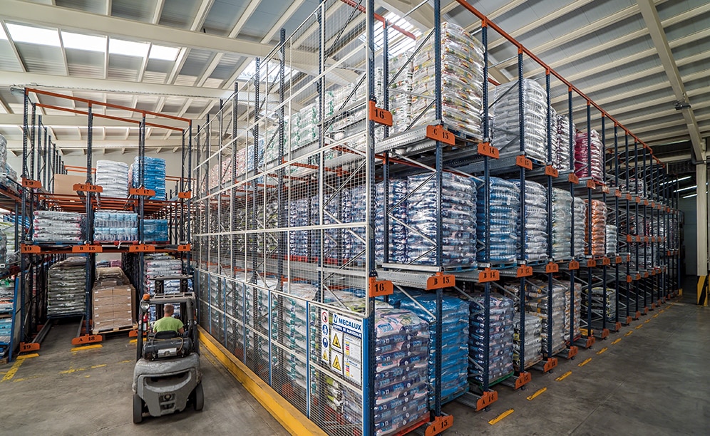 The high-density Pallet Shuttle system optimises product turnover for a dry pet food producer The high-density Pallet Shuttle system optimises product turnover for a dry pet food producer