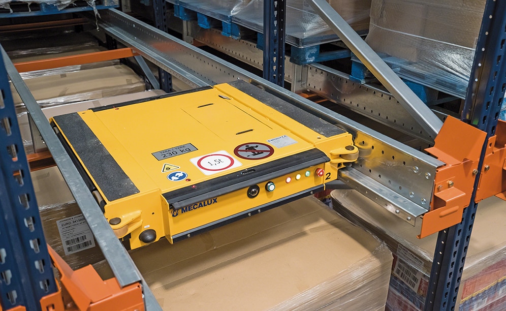 The Pallet Shuttle system allows the quick placement and extraction of pallets in order to send them to the order preparation area