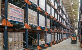 277 channels, each 6 m deep, offer a storage capacity of over 1,900 pallets