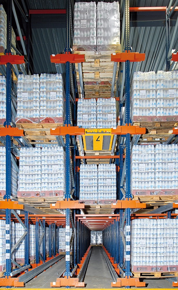The racks of the SLVA warehouse have 4 or 5 levels, depending on the height of the pallet to be stored